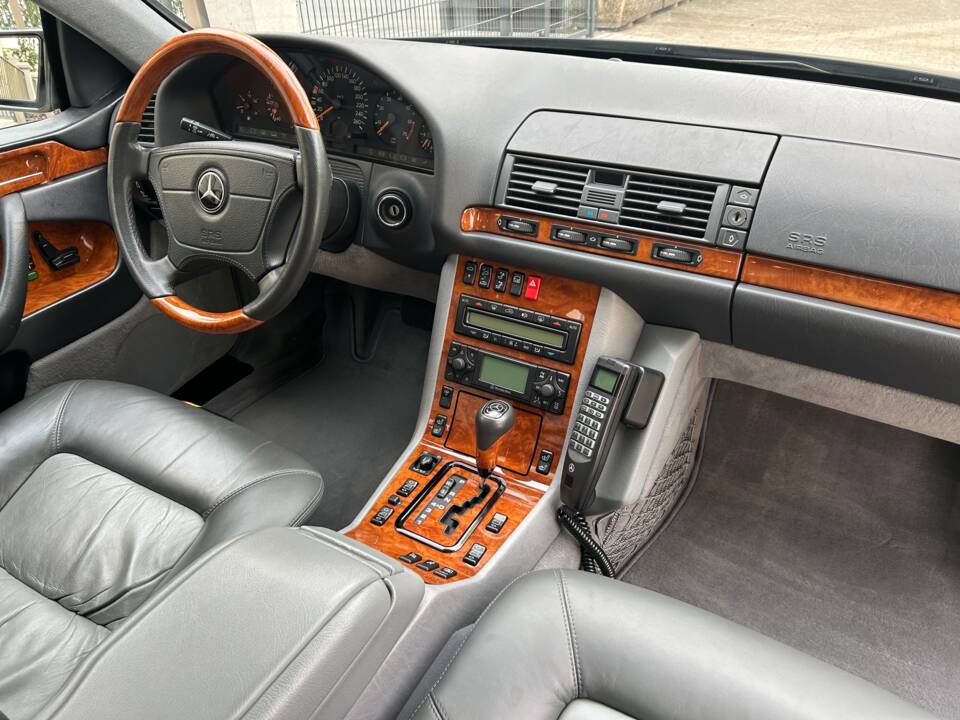 Image 15/27 of Mercedes-Benz CL 600 (1998)