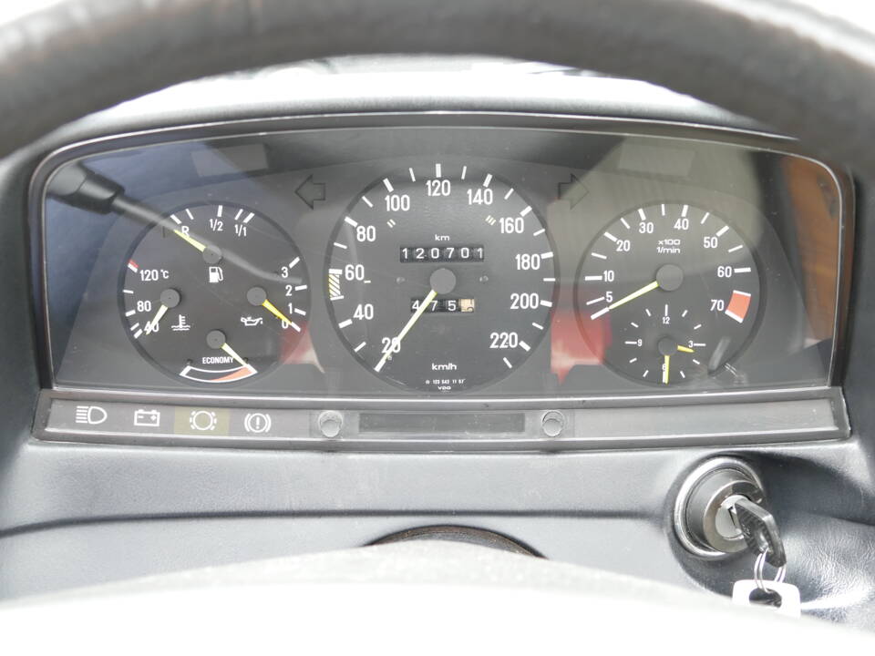 Image 6/22 of Mercedes-Benz 280 CE (1983)