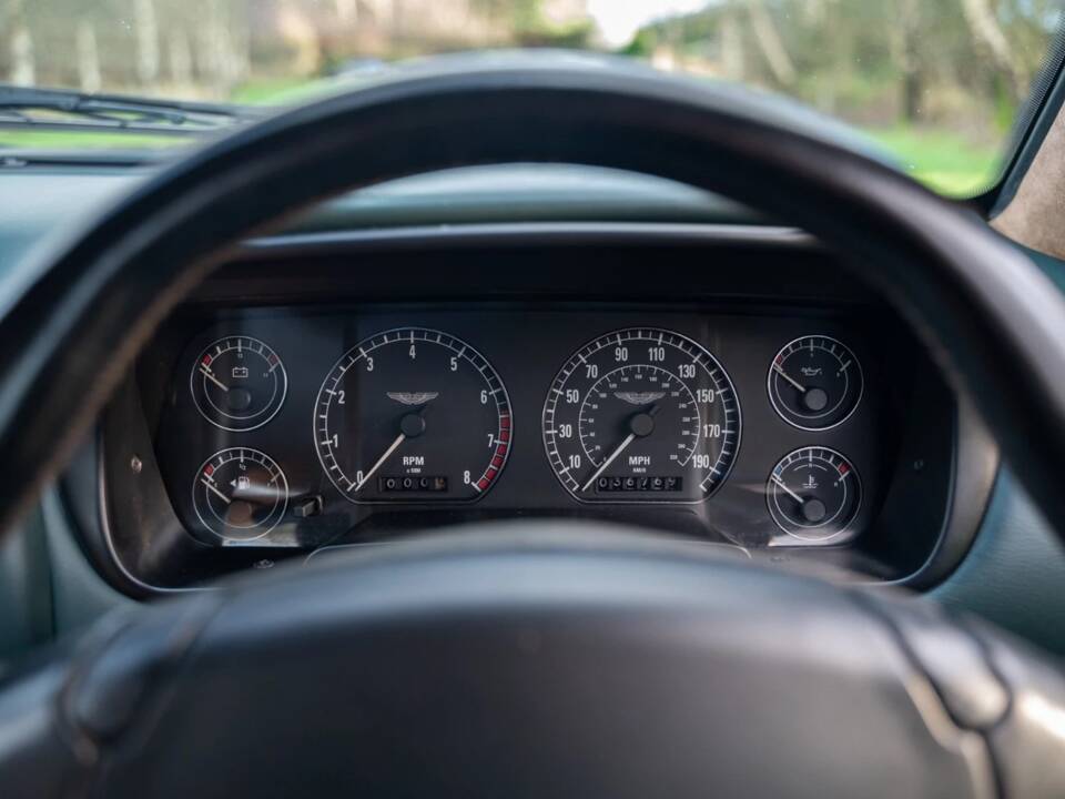 Image 17/27 de Aston Martin DB 7 Vantage (1999)