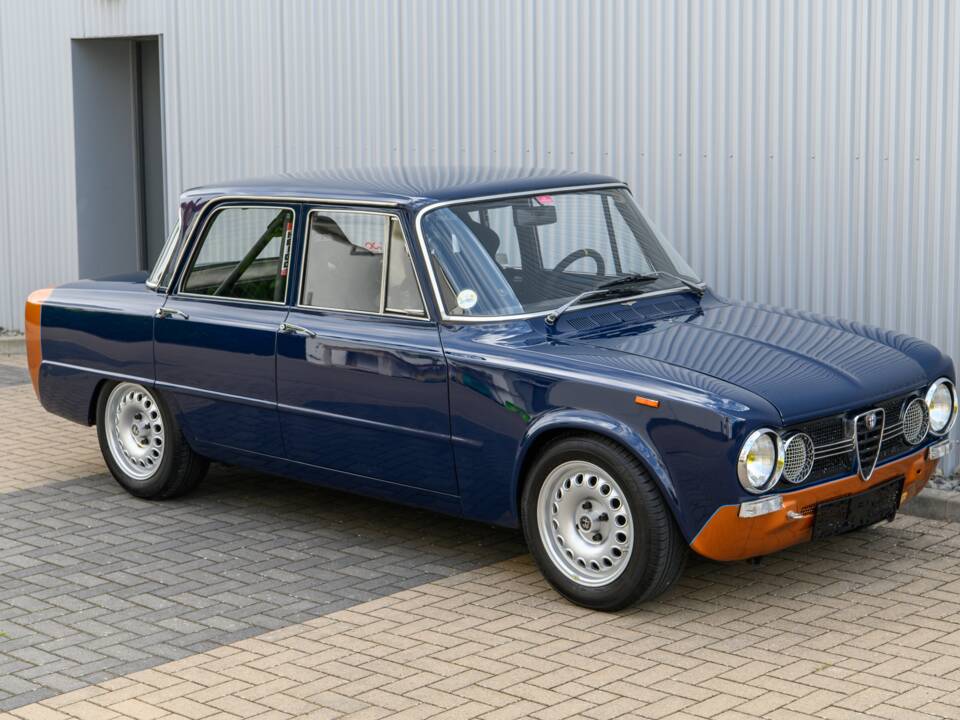 Image 29/56 of Alfa Romeo Giulia Nuova Super 1300 (1974)