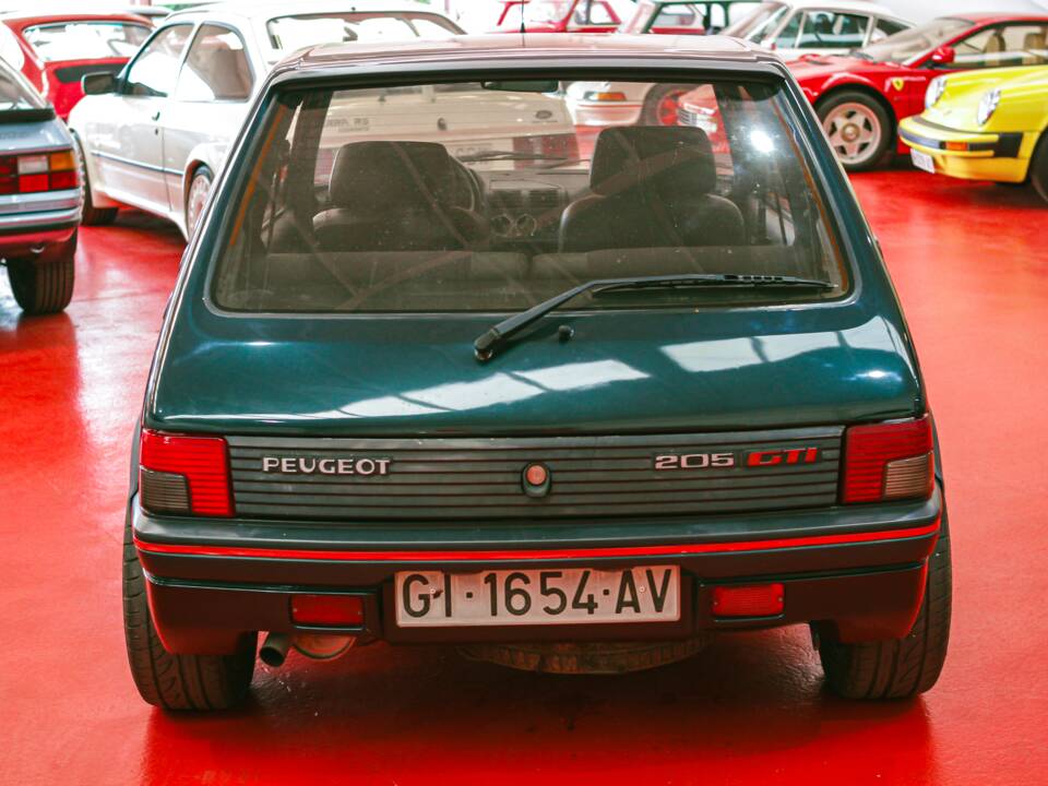 Image 8/33 of Peugeot 205 GTi 1.9 (1993)