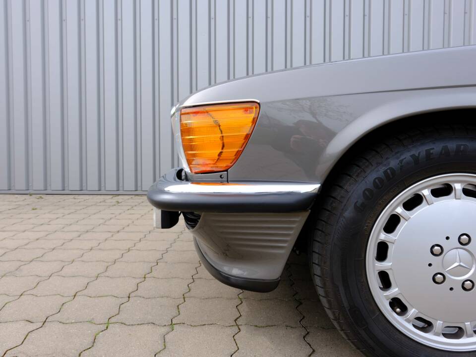 Image 49/97 de Mercedes-Benz 560 SL (1987)