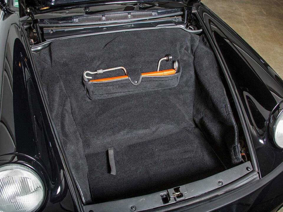Bild 30/38 von Porsche 911 Carrera 2 (1992)