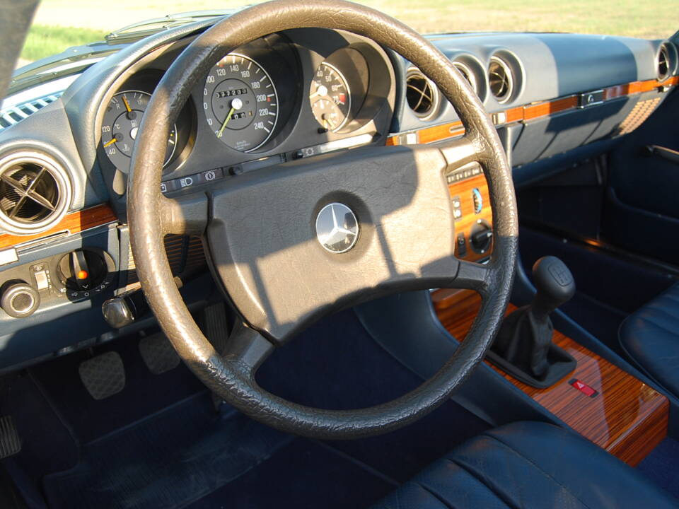 Image 73/87 of Mercedes-Benz 280 SL (1982)
