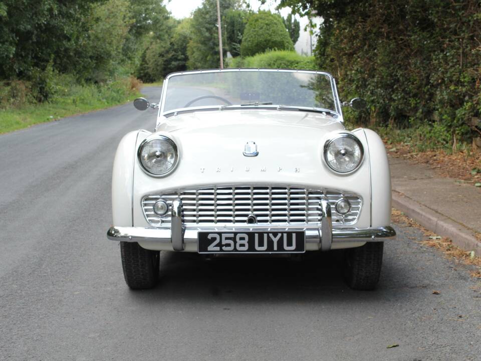 Image 2/15 of Triumph TR 3A (1960)