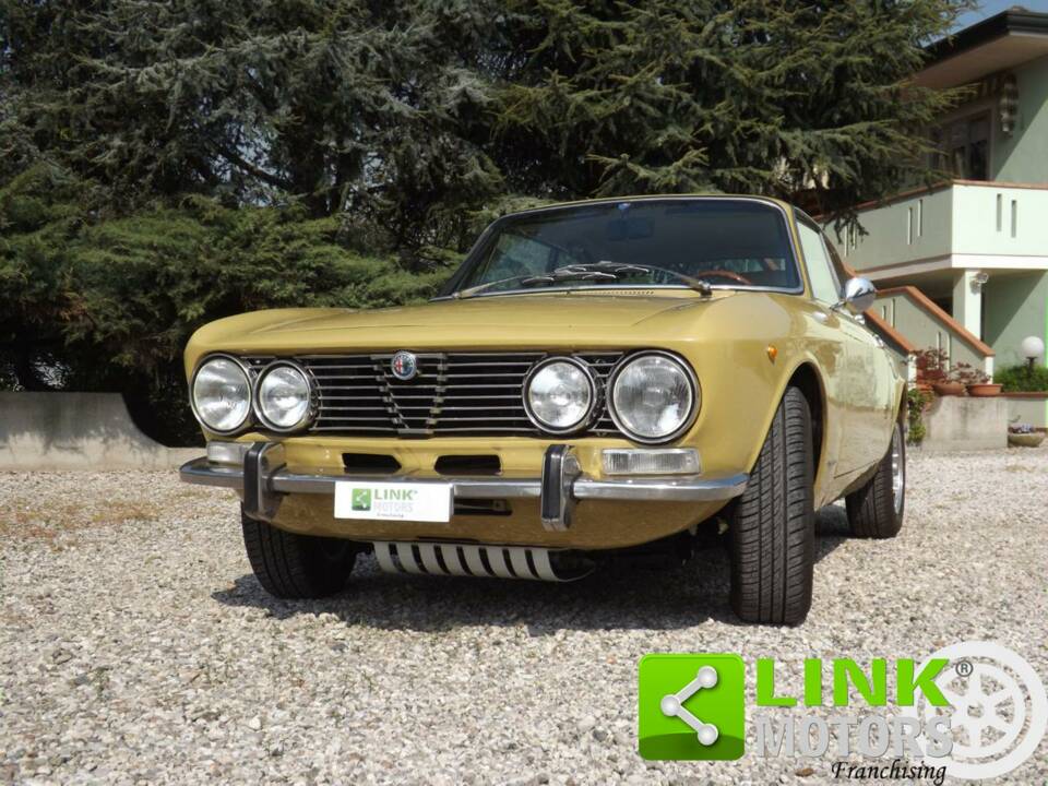 Immagine 6/10 di Alfa Romeo Giulia GT 1300 Junior (1976)