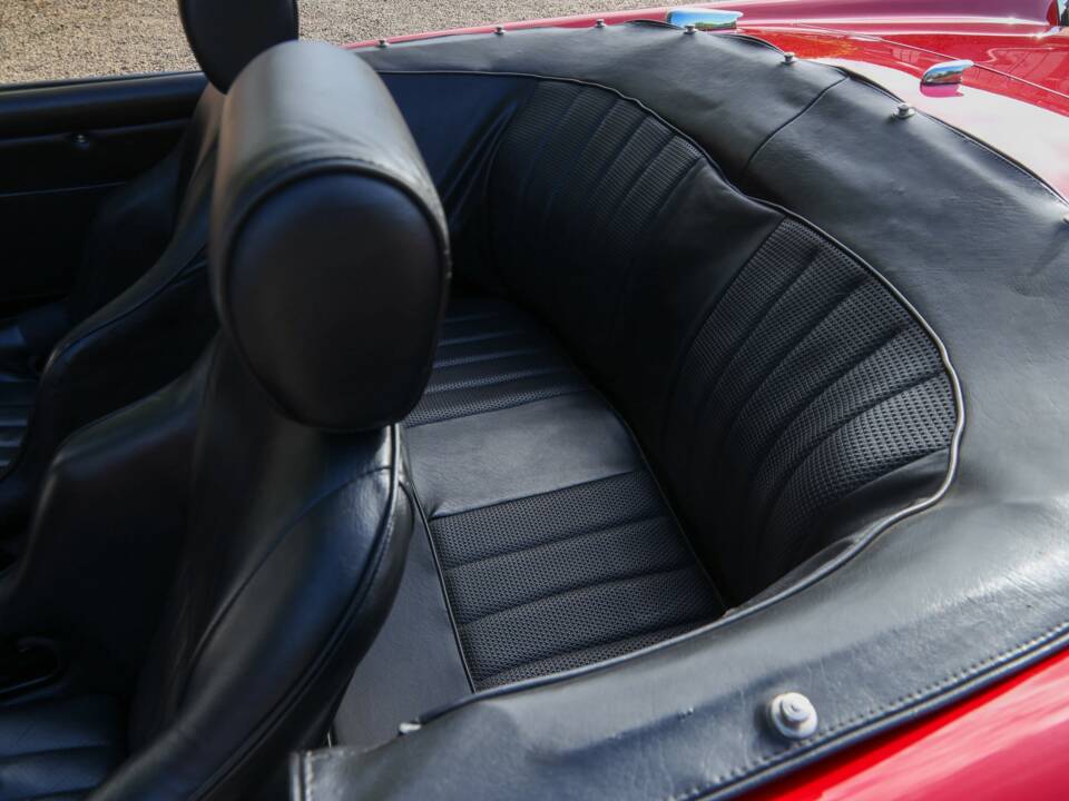 Image 47/50 of Alfa Romeo 2600 Spider (1962)