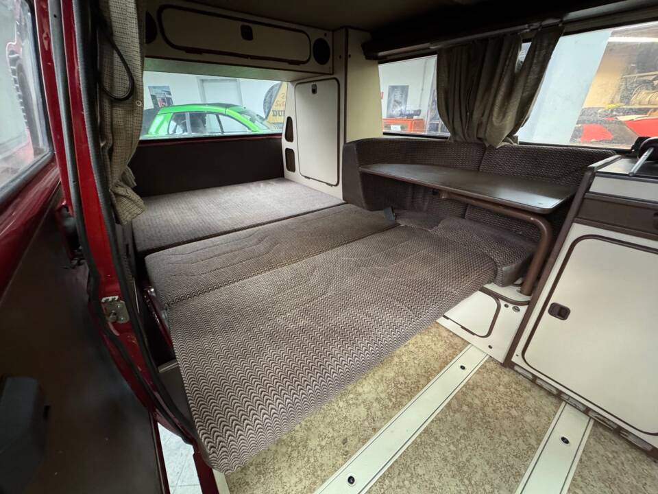 Afbeelding 24/48 van Volkswagen T3 Westfalia Joker 1.6 TD (1984)