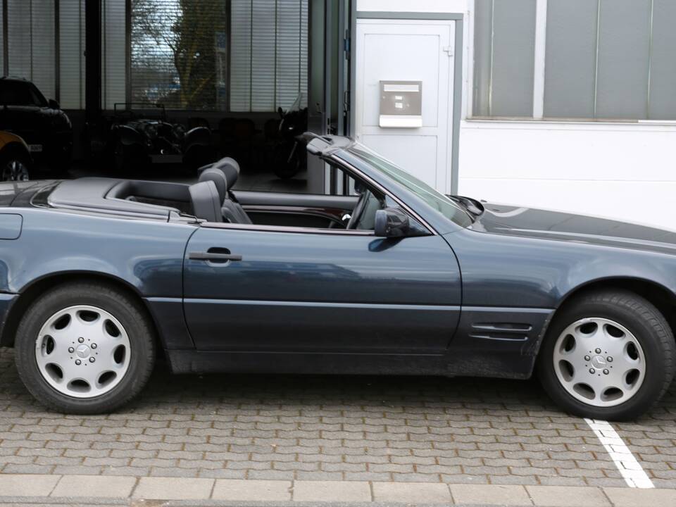 Immagine 2/17 di Mercedes-Benz SL 280 (1995)