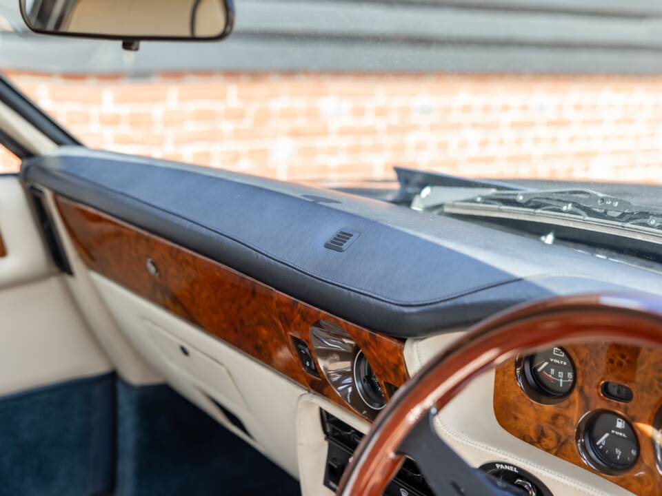 Bild 42/70 von Aston Martin V8 EFi (1988)