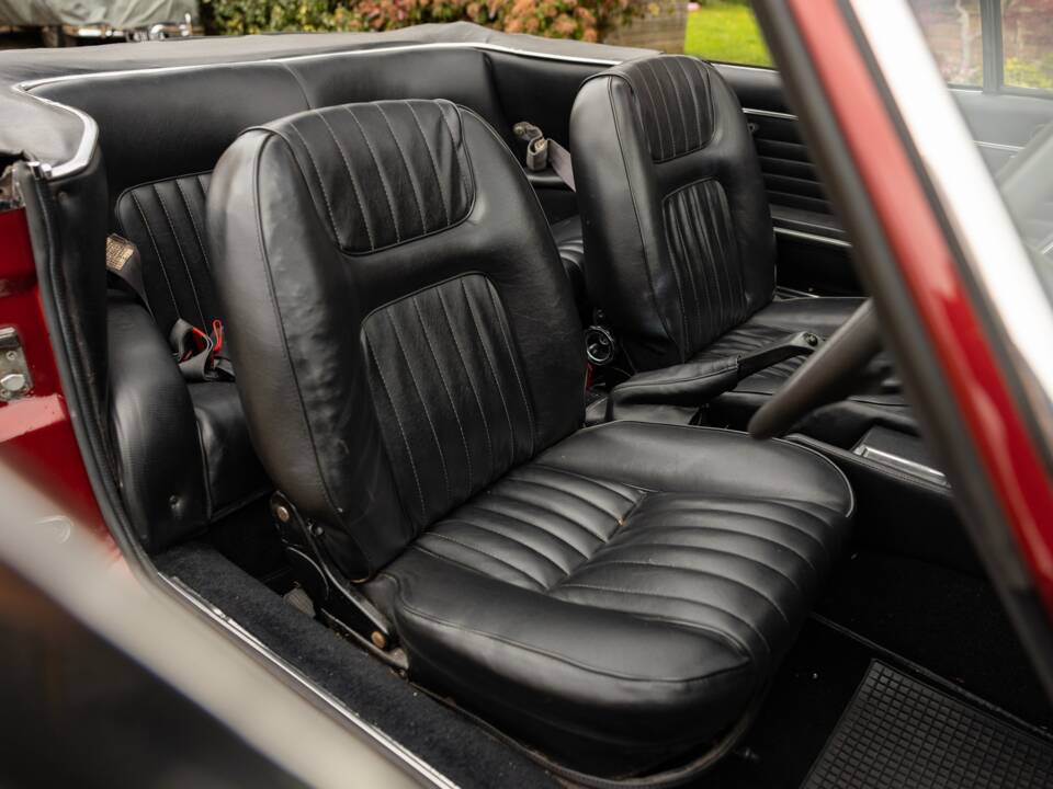 Image 21/45 of Peugeot 504 Convertible (1974)