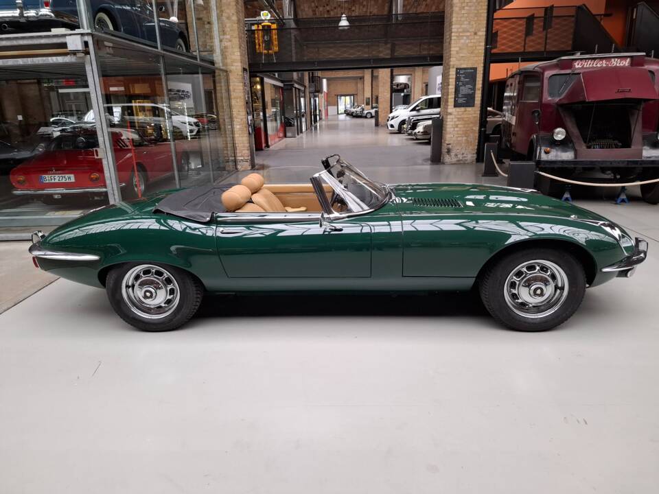 Image 3/29 de Jaguar Type E V12 (1975)