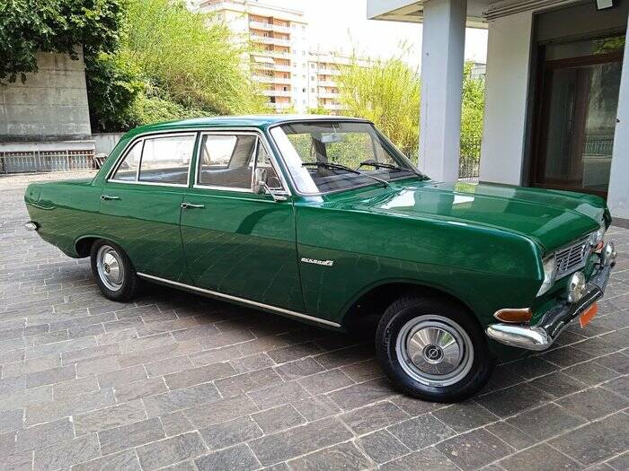 Image 3/6 of Opel Rekord 1700 (1976)