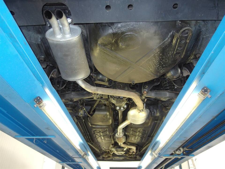 Immagine 86/98 di Mercedes-Benz 190 E 2.3-16 (1985)