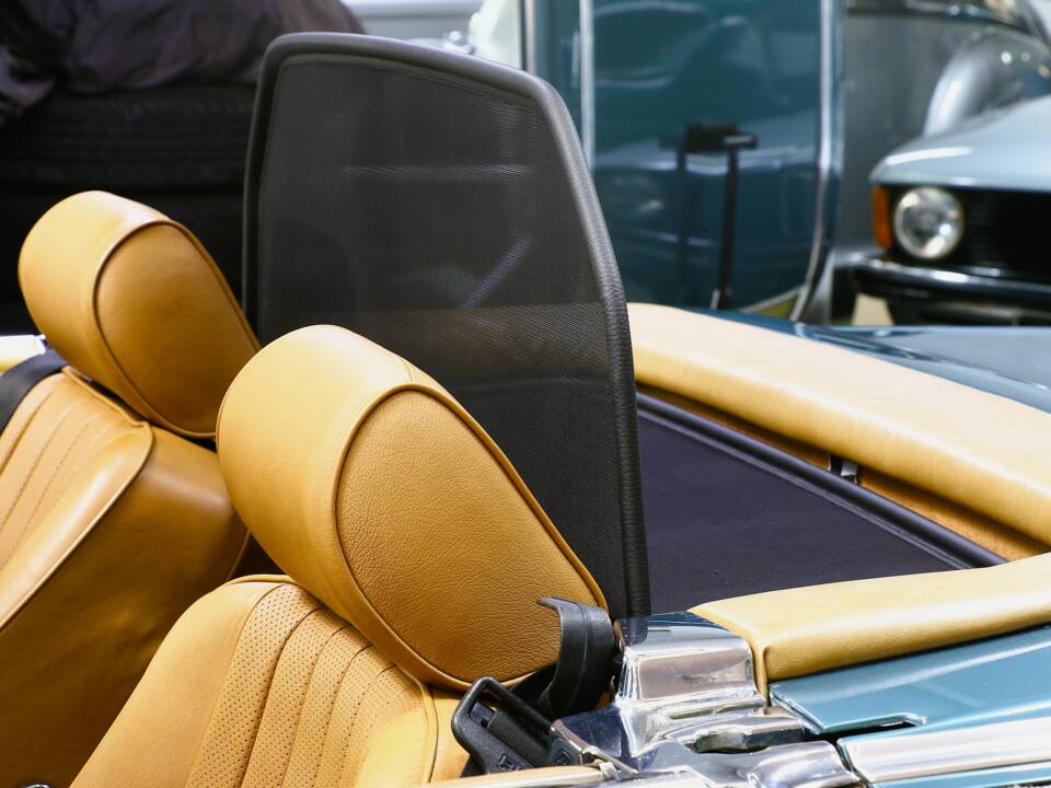 Image 17/25 of Mercedes-Benz 560 SL (1986)