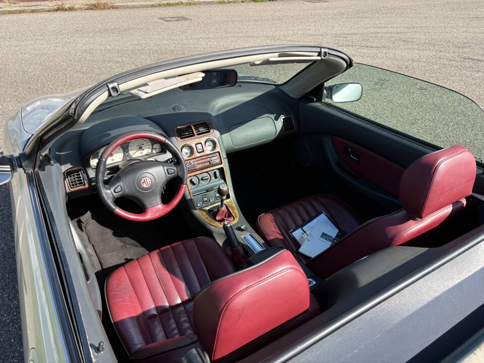 Imagen 9/25 de MG F 1.8i 75 LE (1999)