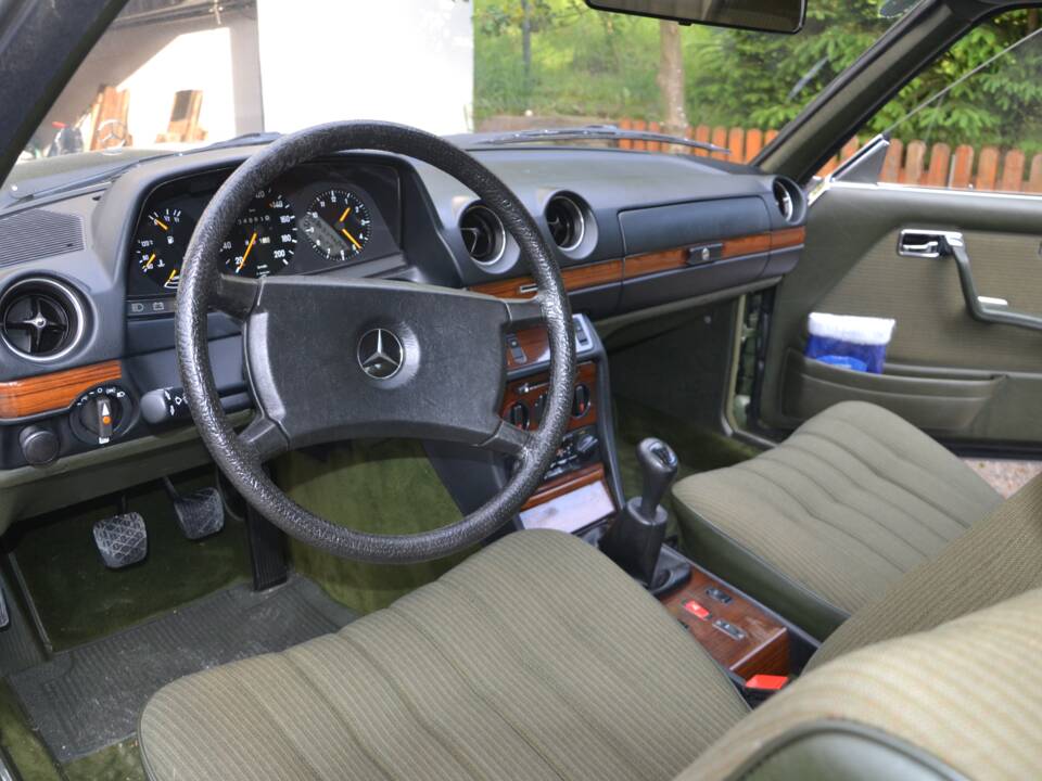 Bild 9/11 von Mercedes-Benz 230 CE (1983)