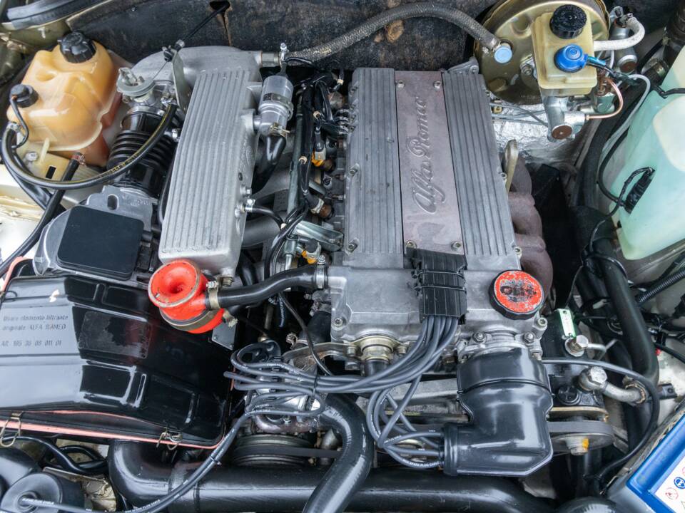 Afbeelding 32/50 van Alfa Romeo 75 2.0 Twin Spark (1988)