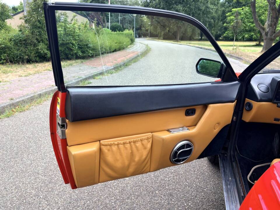 Bild 33/38 von Ferrari Mondial Quattrovalvole (1982)