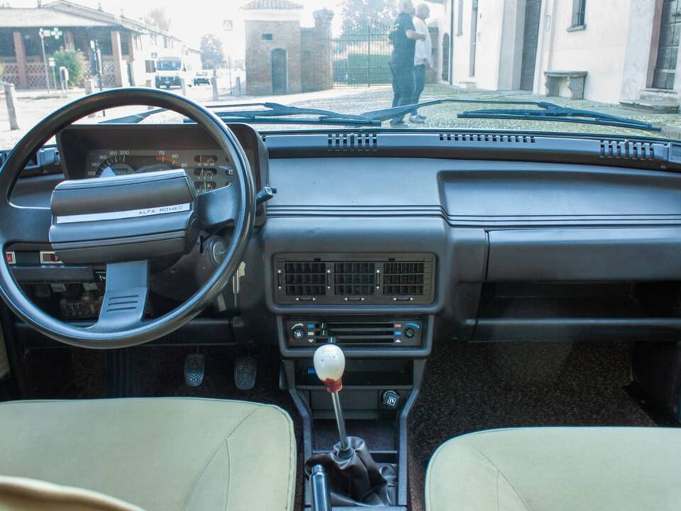 Image 6/12 de Alfa Romeo Giulietta 1.6 (1980)