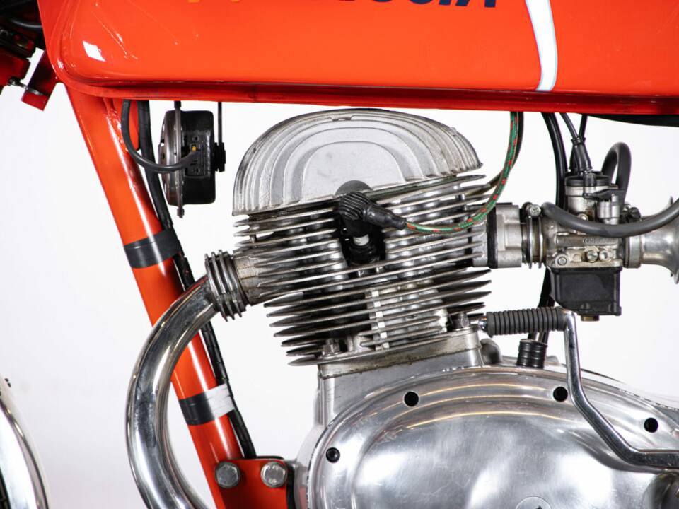 Image 21/50 of MV Agusta 350 S (1972)