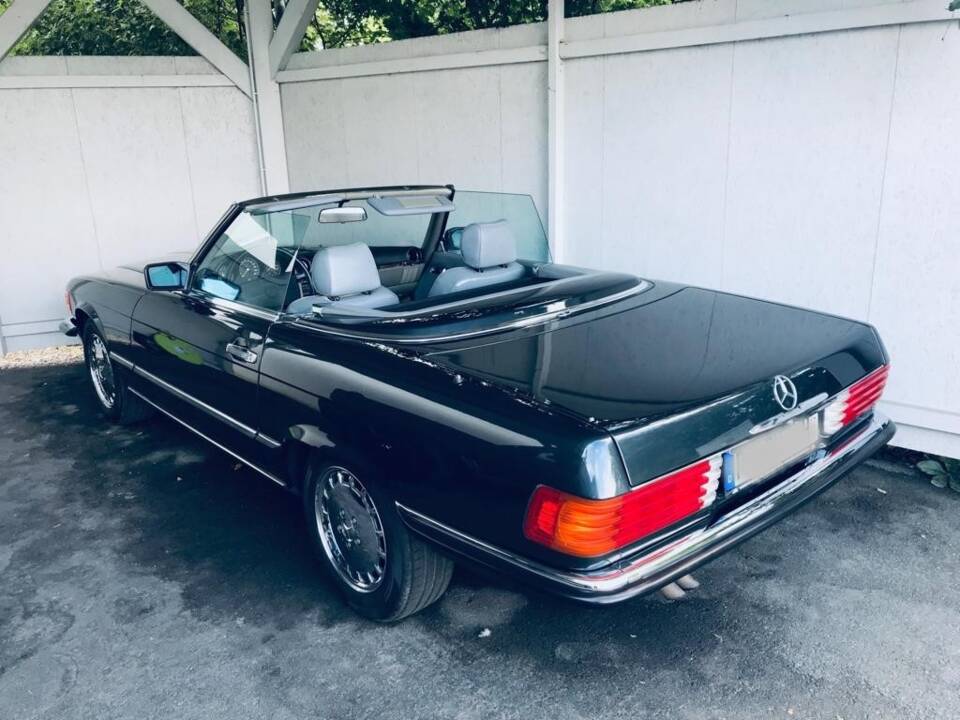 Image 4/13 de Mercedes-Benz 560 SL (1988)