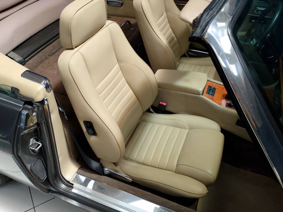 Image 24/70 of Jaguar XJ-S Convertible (1988)