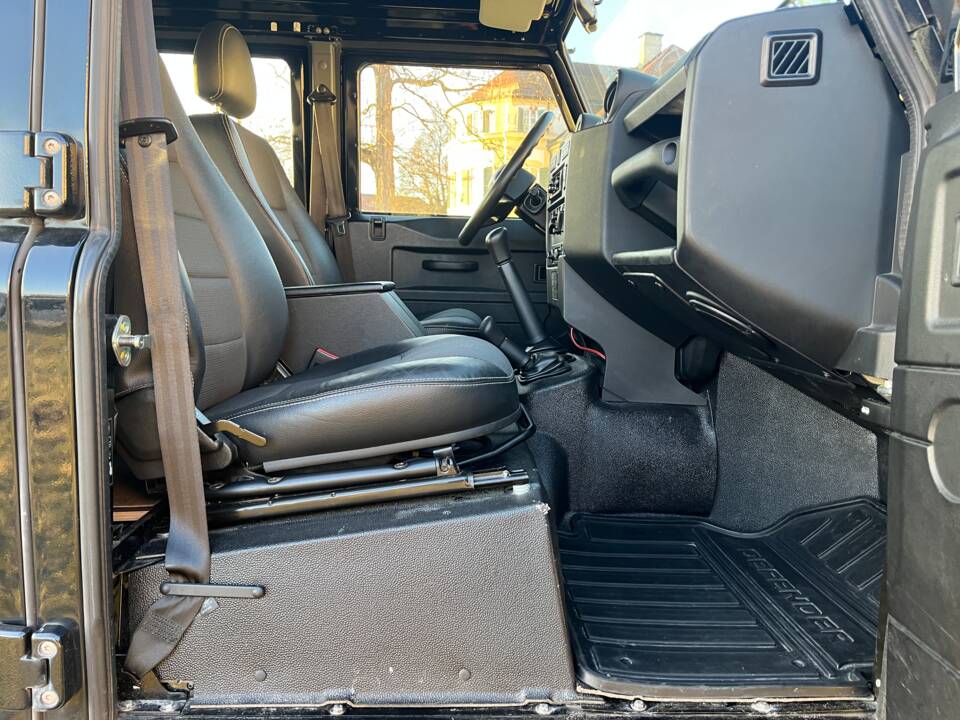 Image 60/93 of Land Rover Defender 110 (2014)