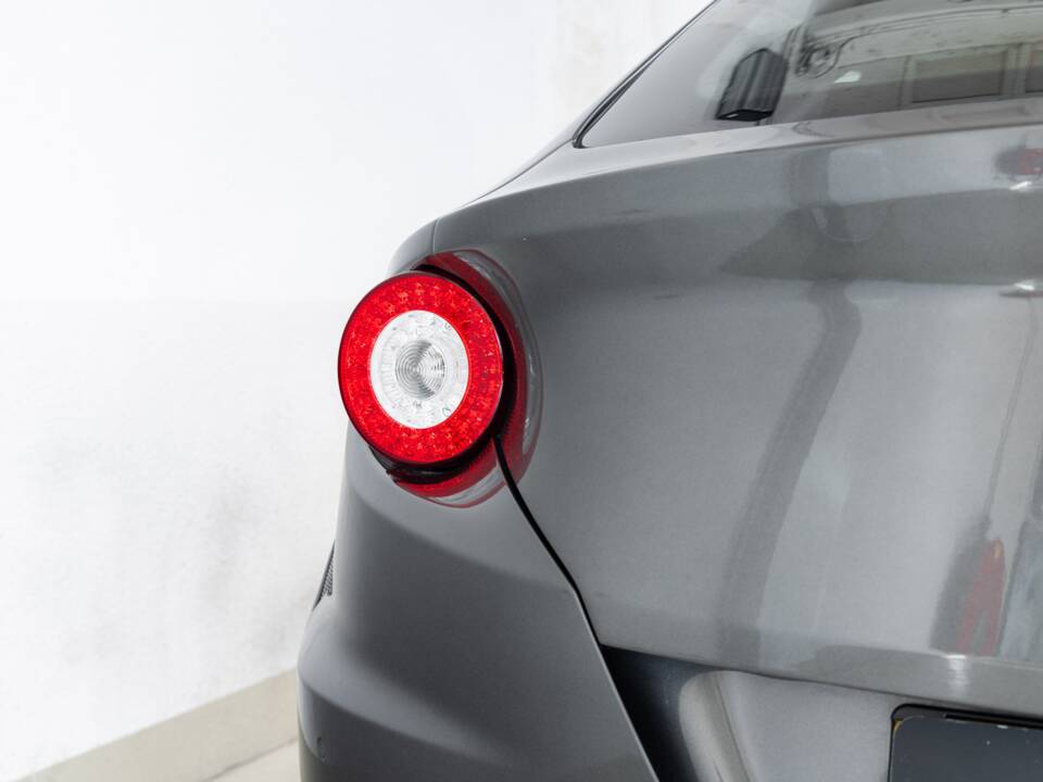 Image 44/47 of Ferrari FF (2015)