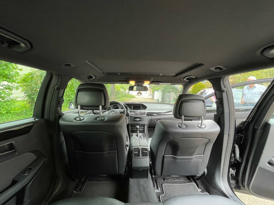Bild 8/16 von Mercedes-Benz E 200 Kompressor T (2011)