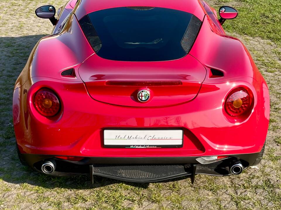 Image 17/18 of Alfa Romeo 4C (2015)