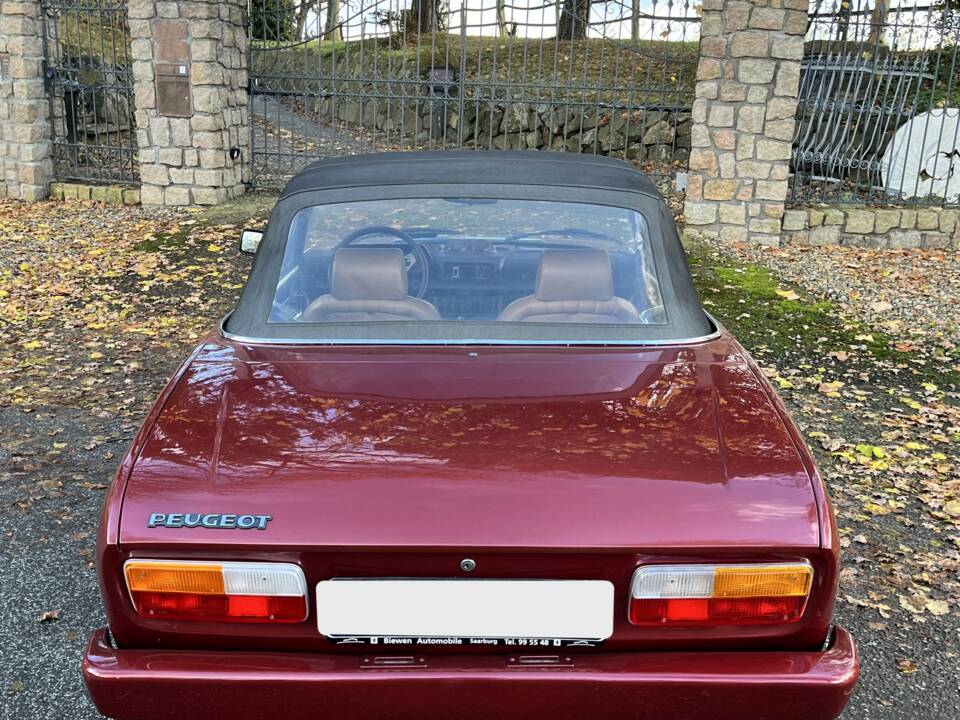 Image 15/35 of Peugeot 504 Convertible (1980)
