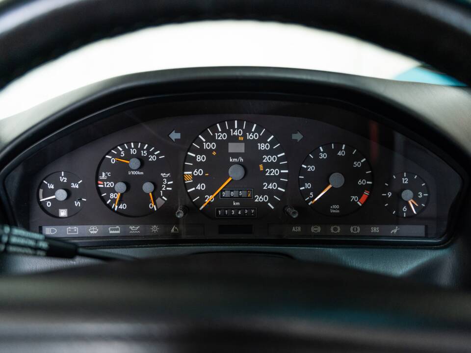 Image 13/37 of Mercedes-Benz SL 320 (1993)