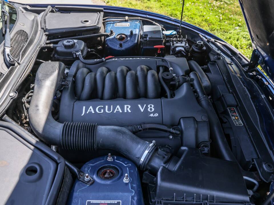 Image 6/36 of Jaguar XK8 4.0 (2001)