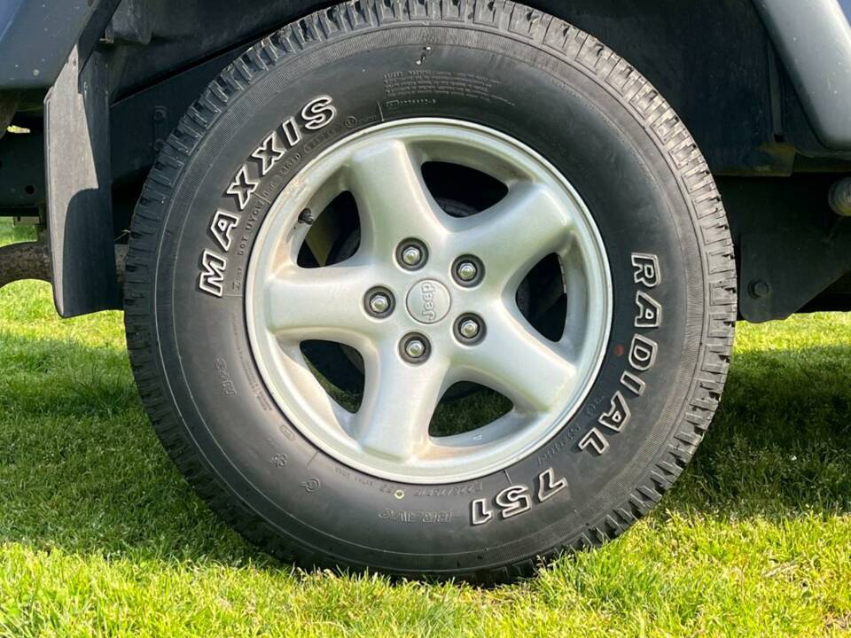 Bild 30/38 von Jeep Wrangler Sport Hardtop 2.5 (1997)