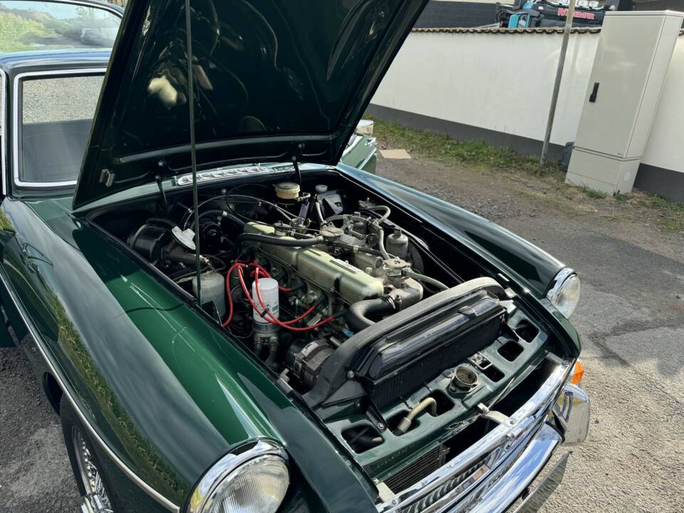 Image 47/50 of MG MGC GT (1969)