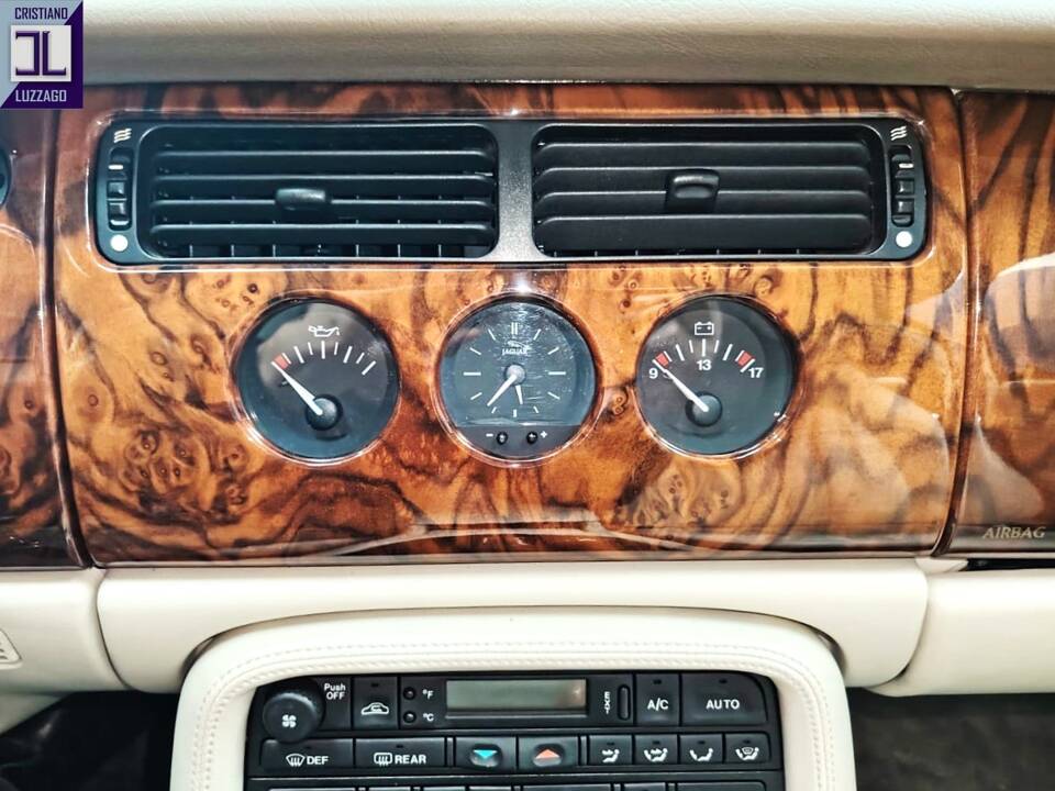 Bild 33/65 von Jaguar XKR (1998)