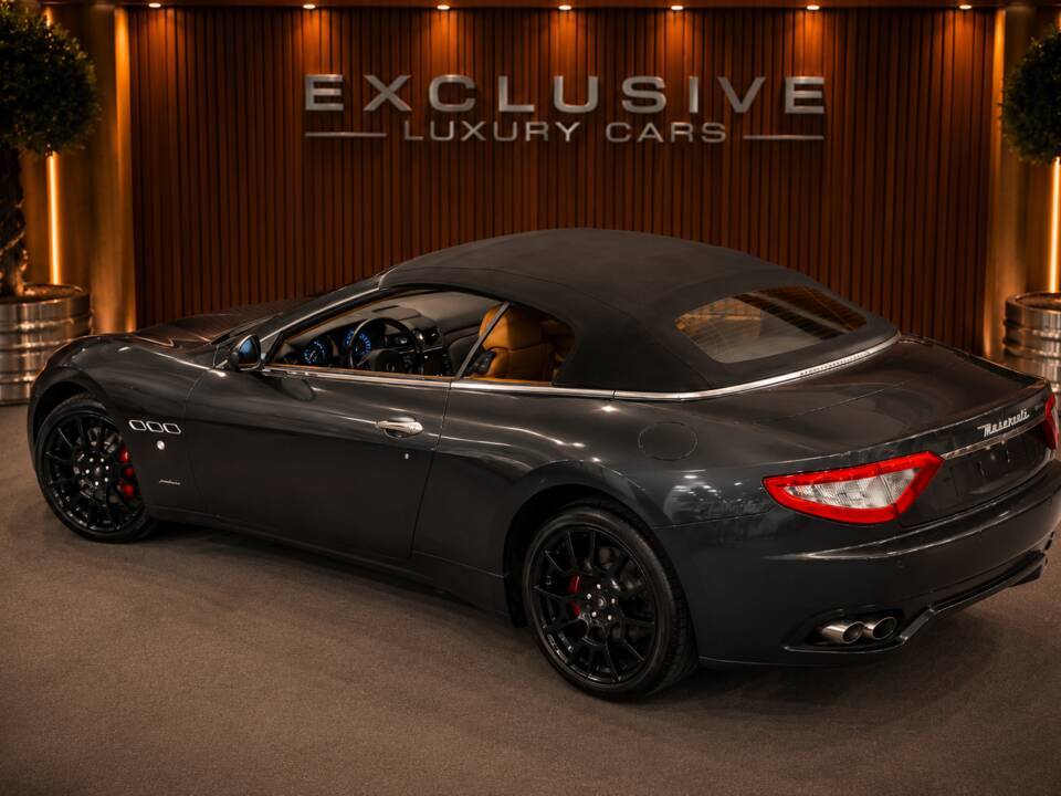 Bild 22/59 von Maserati GranCabrio 4.7 (2010)