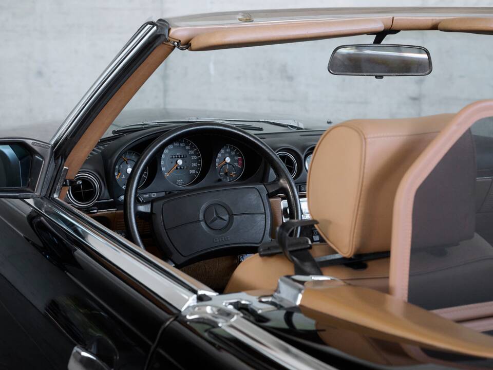 Image 14/50 de Mercedes-Benz 560 SL (1989)