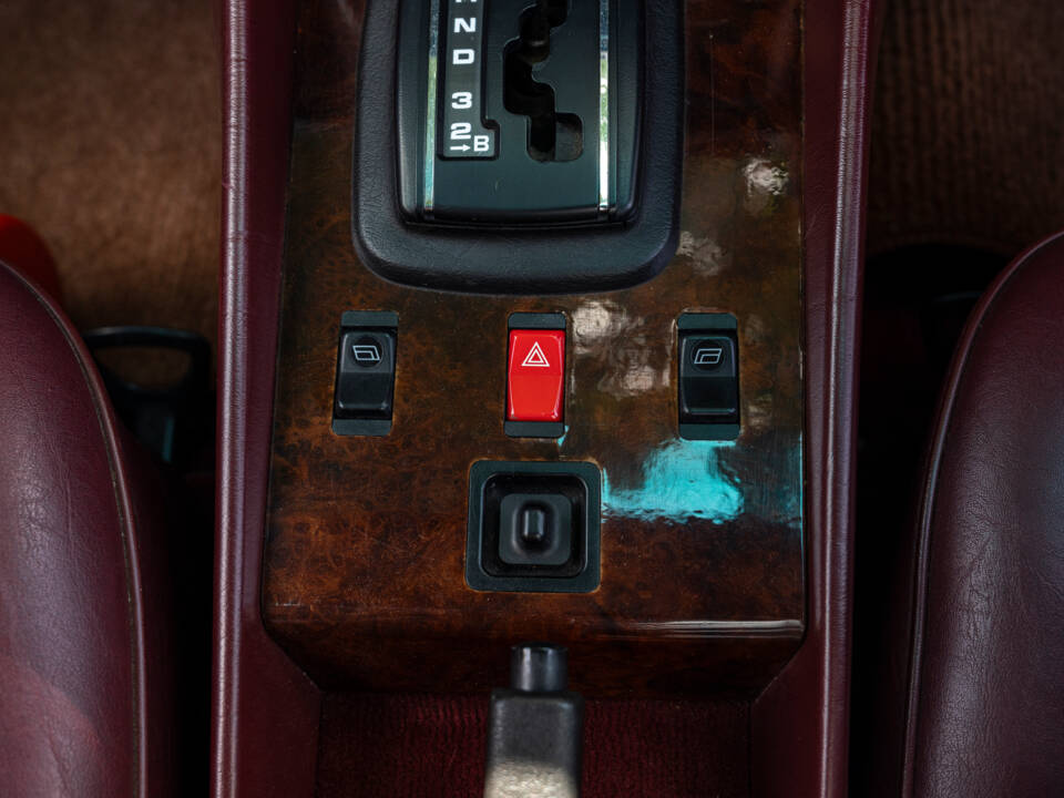 Image 19/23 of Mercedes-Benz 380 SL (1985)