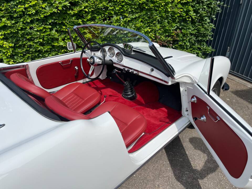 Image 28/28 of Alfa Romeo Giulia 1600 Spider (1962)