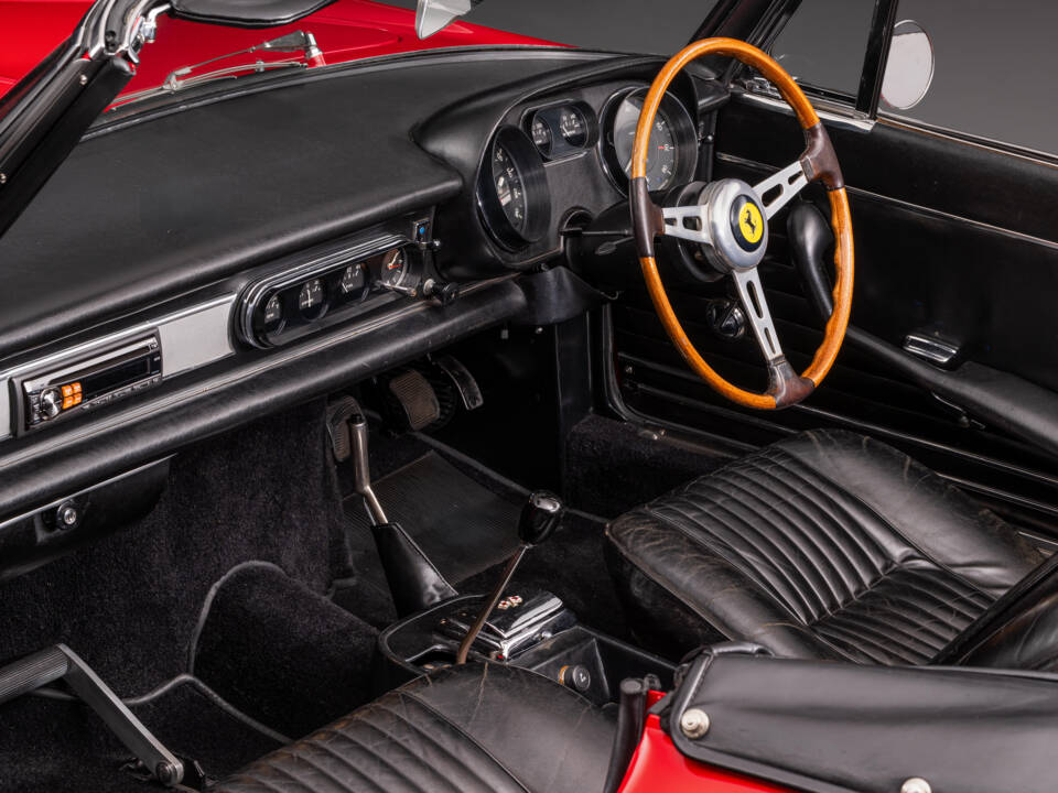 Image 19/28 of Ferrari 275 GTS (1965)