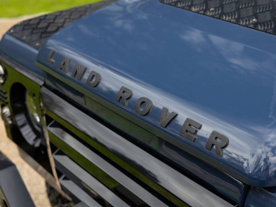 Image 12/43 of Land Rover Defender 90 (2010)