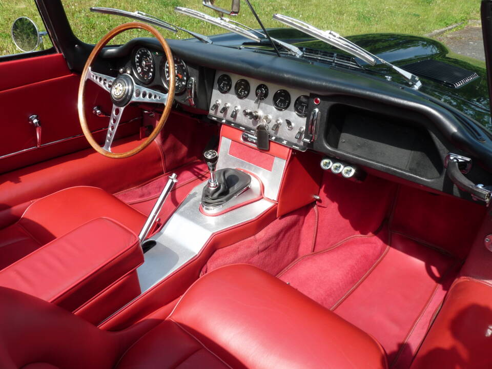 Image 11/27 of Jaguar E-Type 3.8 (1964)