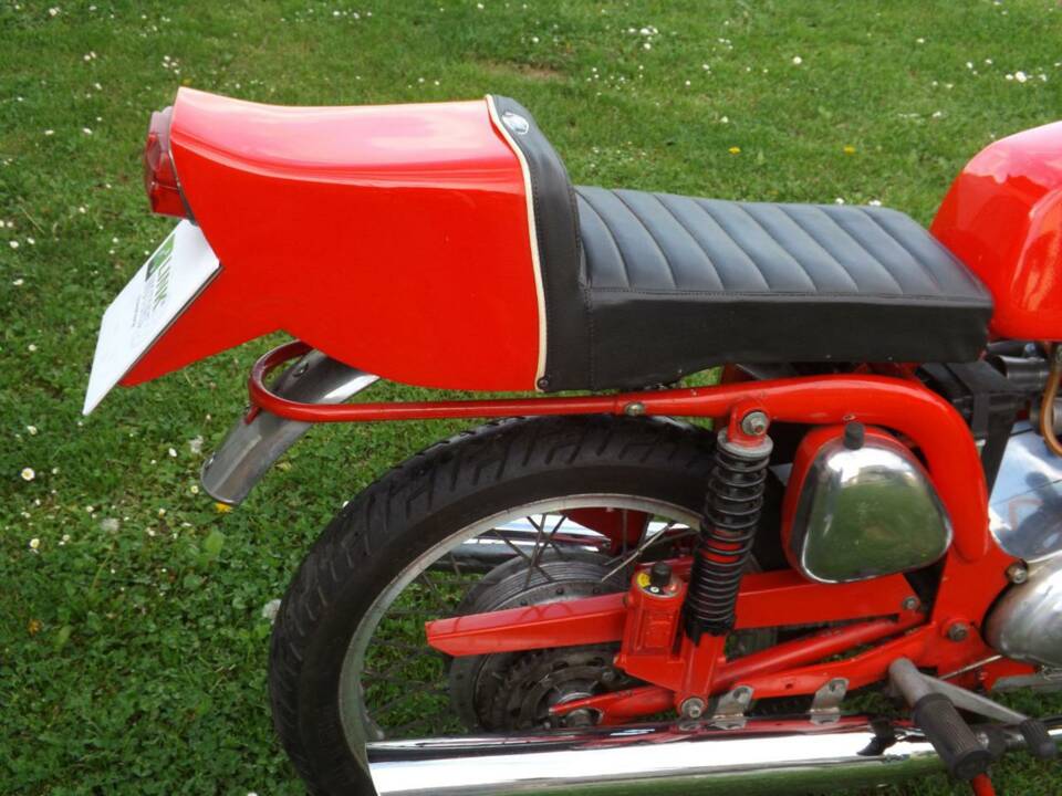 Immagine 10/50 di MV Agusta 350 Bicilindrica (1972)