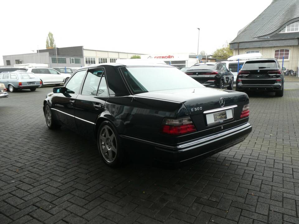 Bild 6/22 von Mercedes-Benz E 500 Limited (1994)