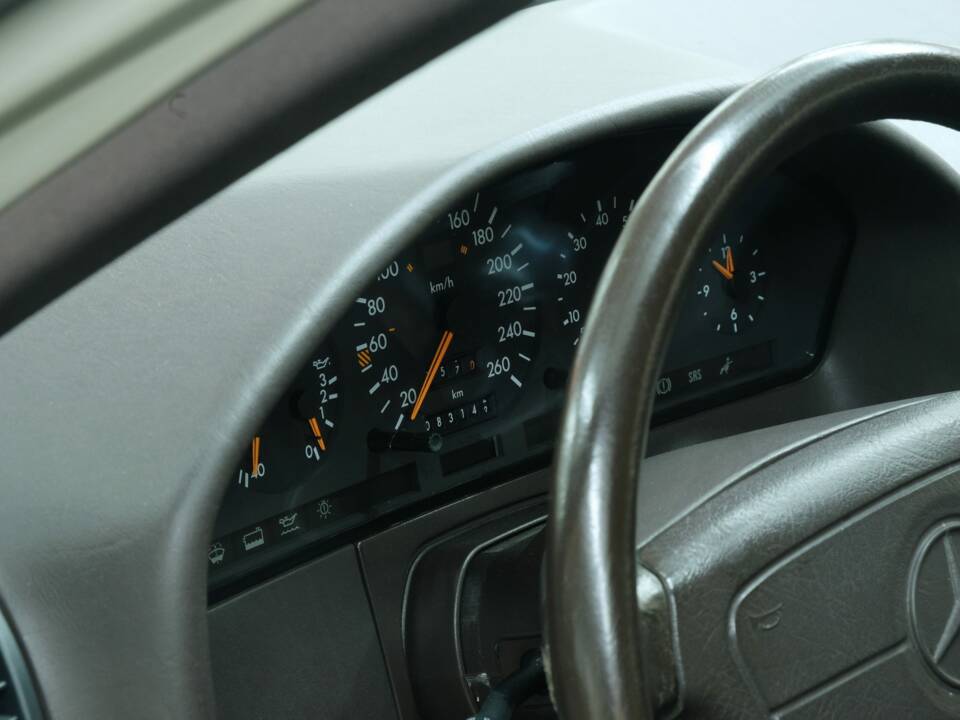Bild 50/50 von Mercedes-Benz 300 SE (1992)