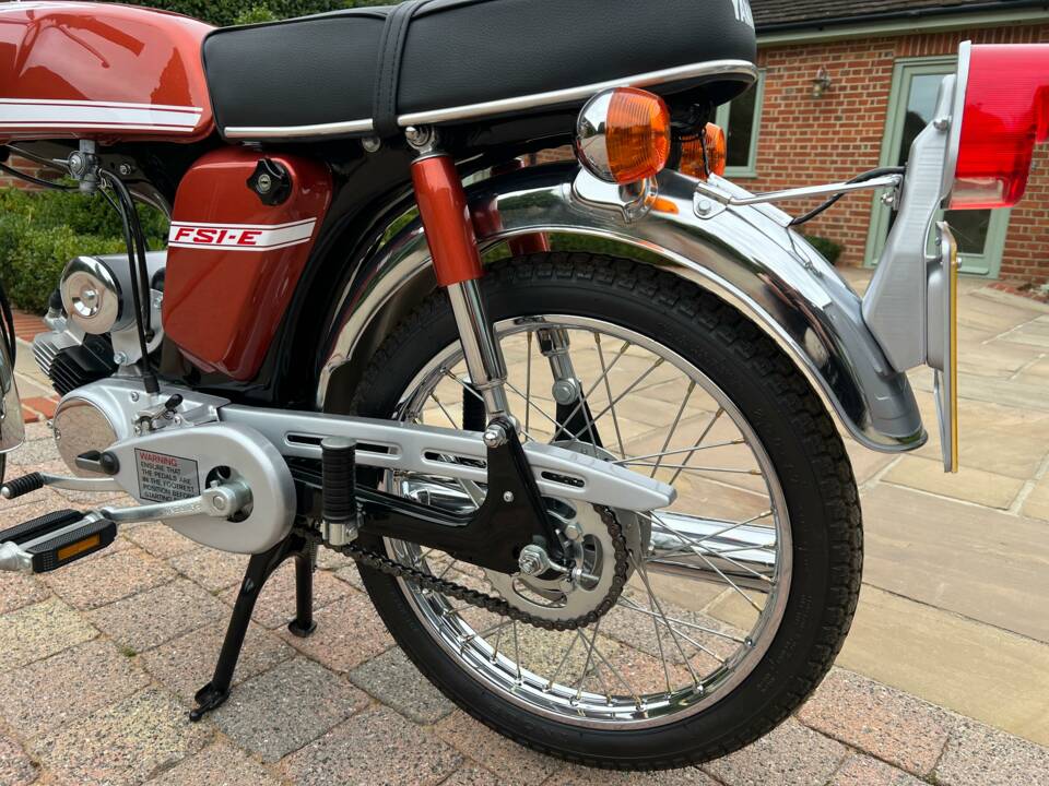 Image 23/35 of Yamaha DUMMY (1975)