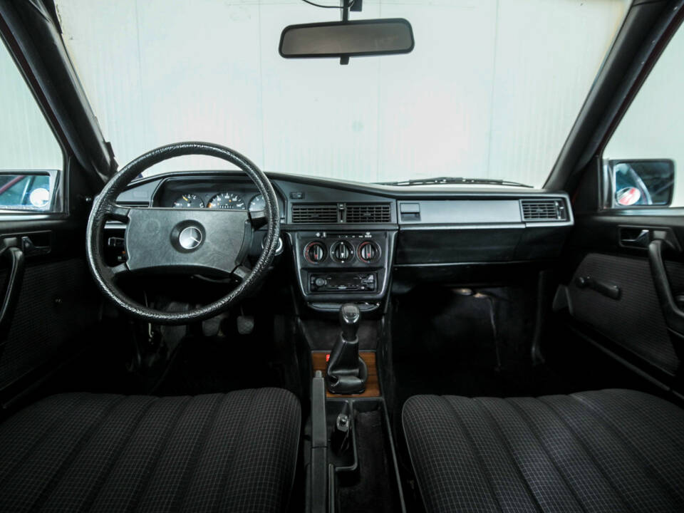 Image 5/50 de Mercedes-Benz 190 D (1984)