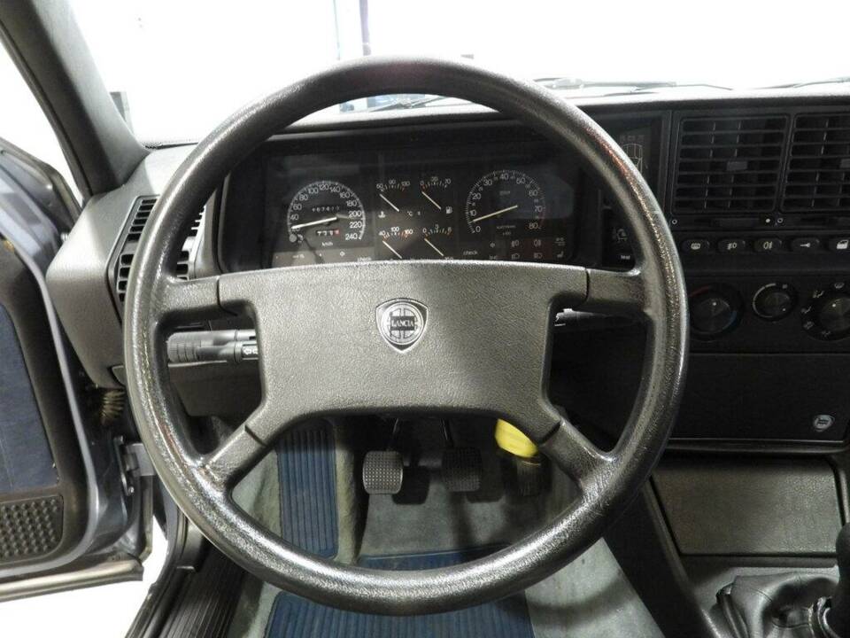 Bild 4/10 von Lancia Thema I.E. Turbo 16V (1989)